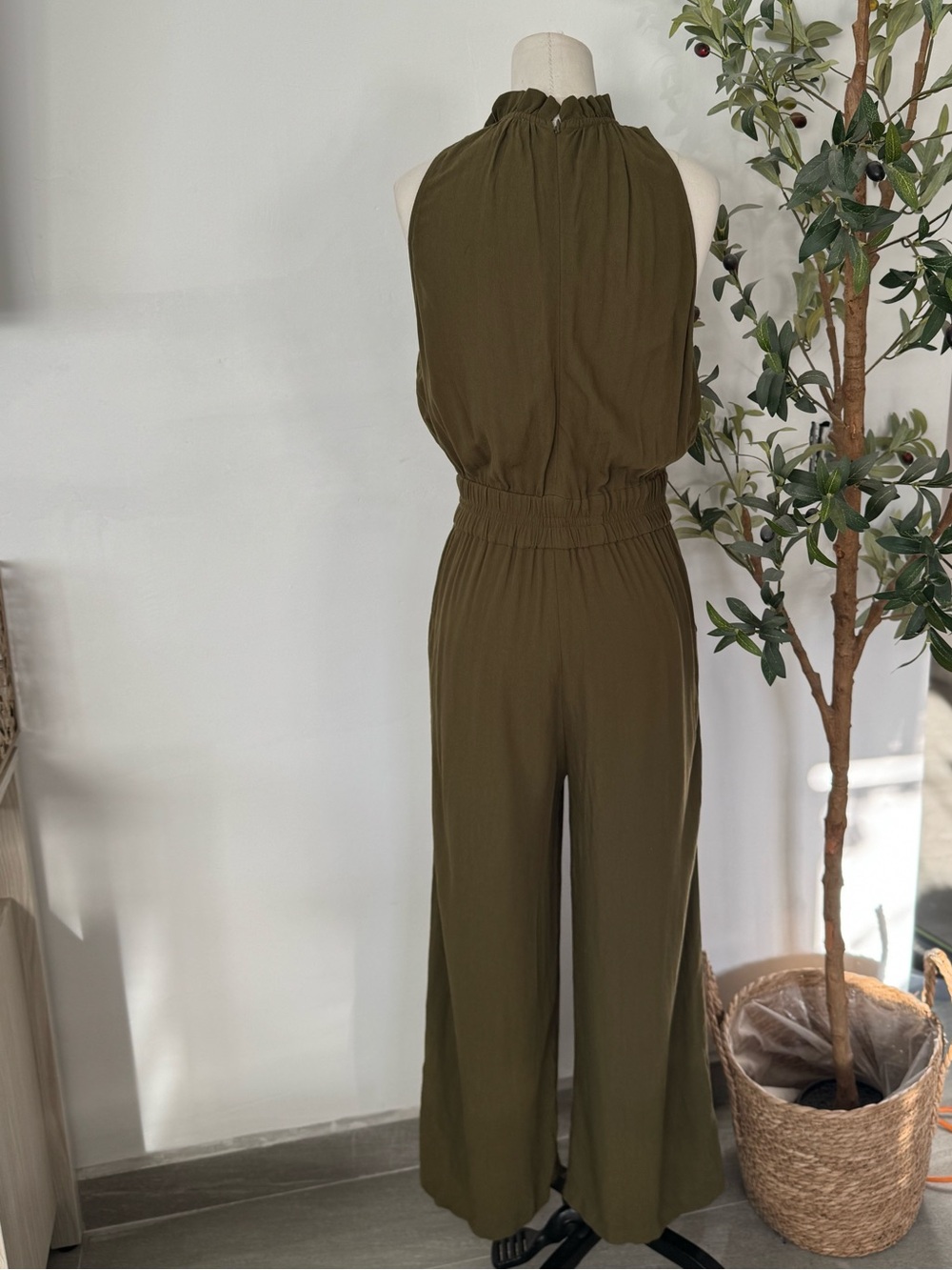 Chelsea28  Sleveless Olive Green Wide Leg Crop Jumpsuit - Picture 2 of 6
